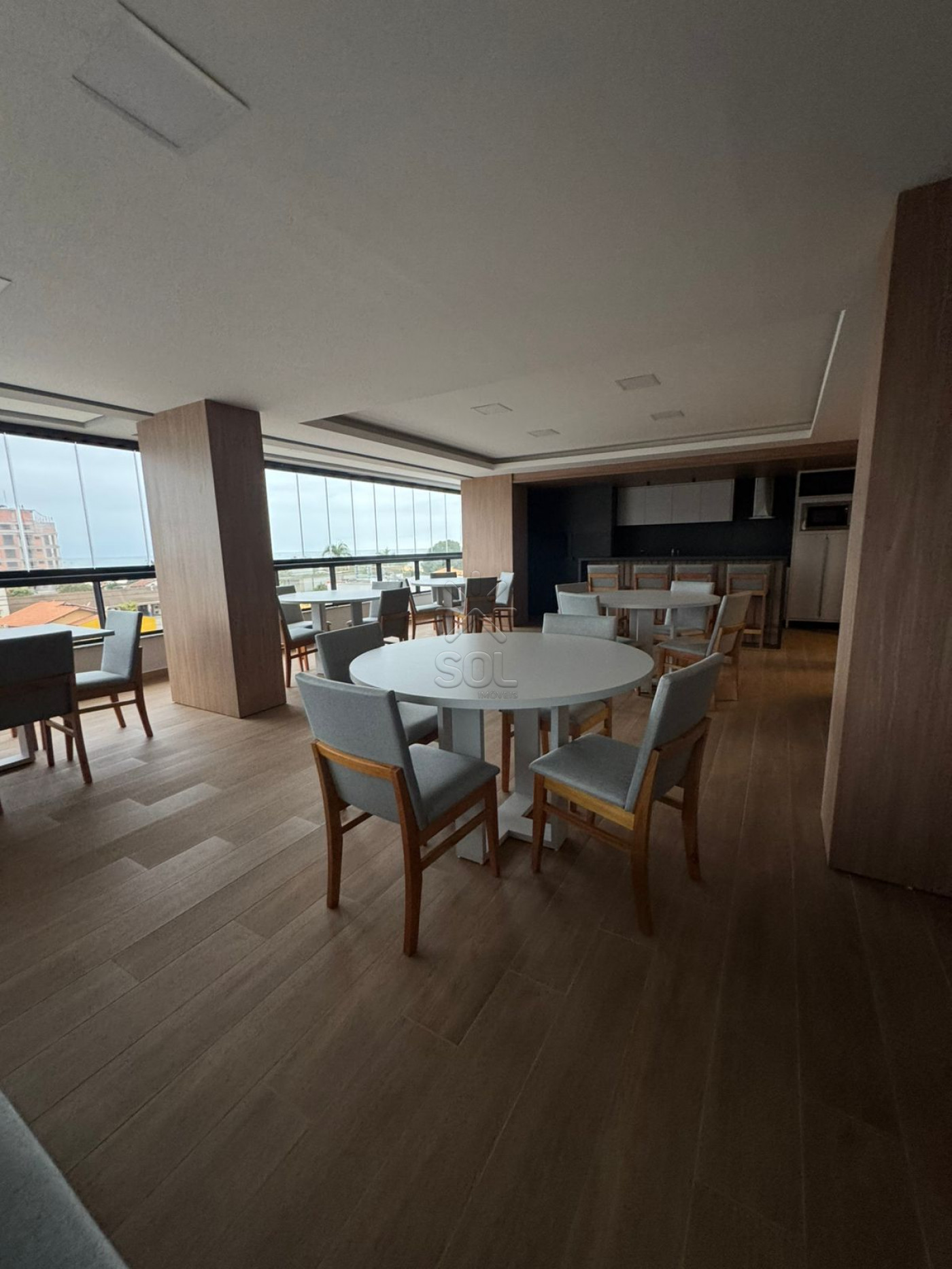 Apartamento mobiliado e de alto padrão à venda no Edifício Torre Del Mar - Centro de Penha/SC
