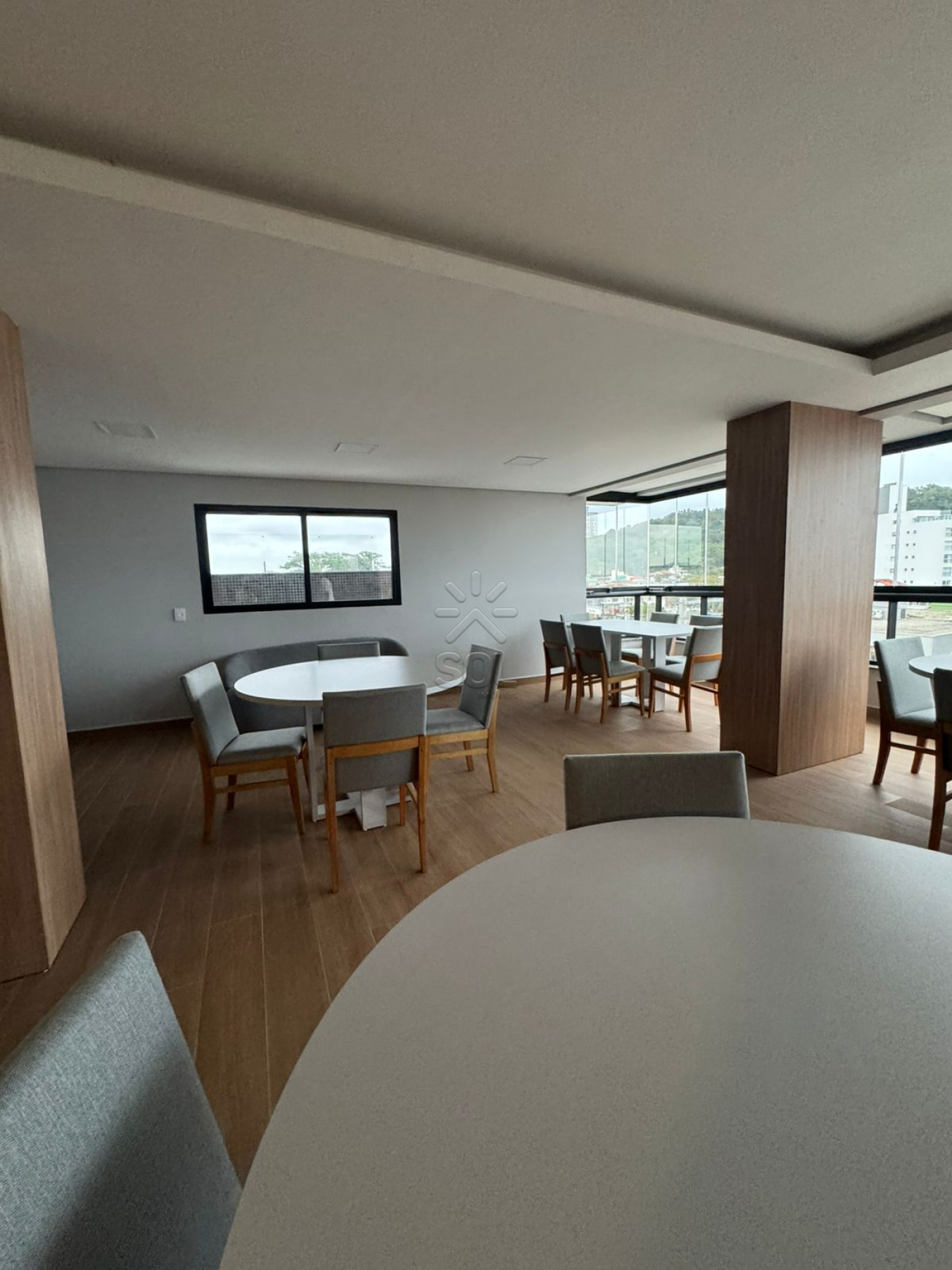Apartamento mobiliado e de alto padrão à venda no Edifício Torre Del Mar - Centro de Penha/SC