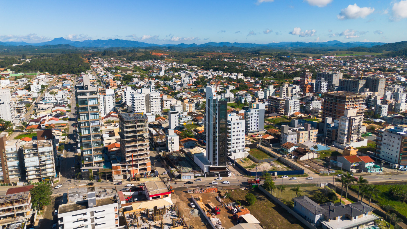 Apartamento giardino mobiliado à venda no Edifício Merídio - Frente-Mar em Balneário Piçarras