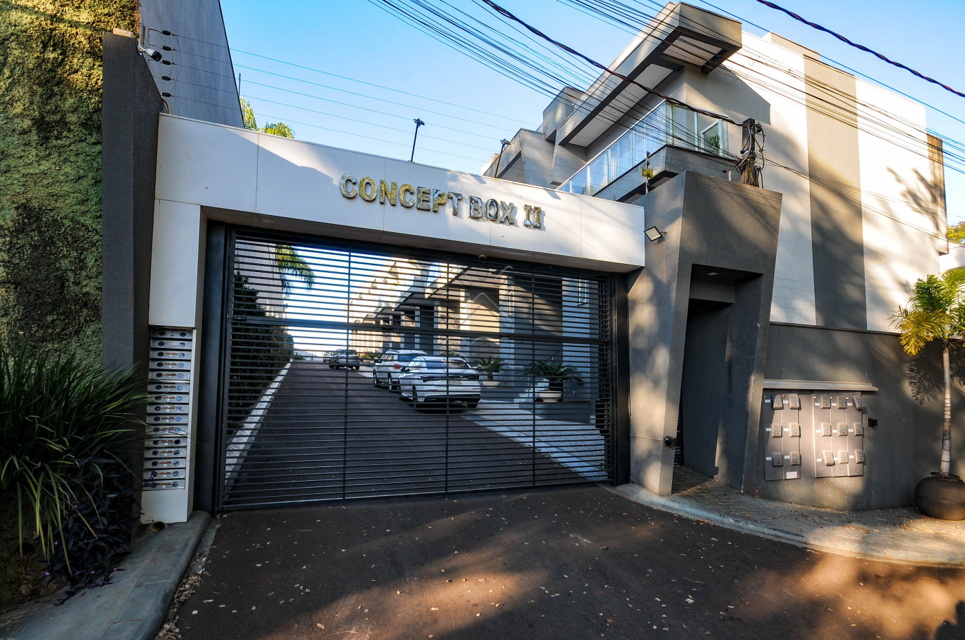 Sobrado semimobiliado para locação no Condomínio Residencial Concept Box House II em Foz do Iguaçu/PR | 2 Suítes | Piscina