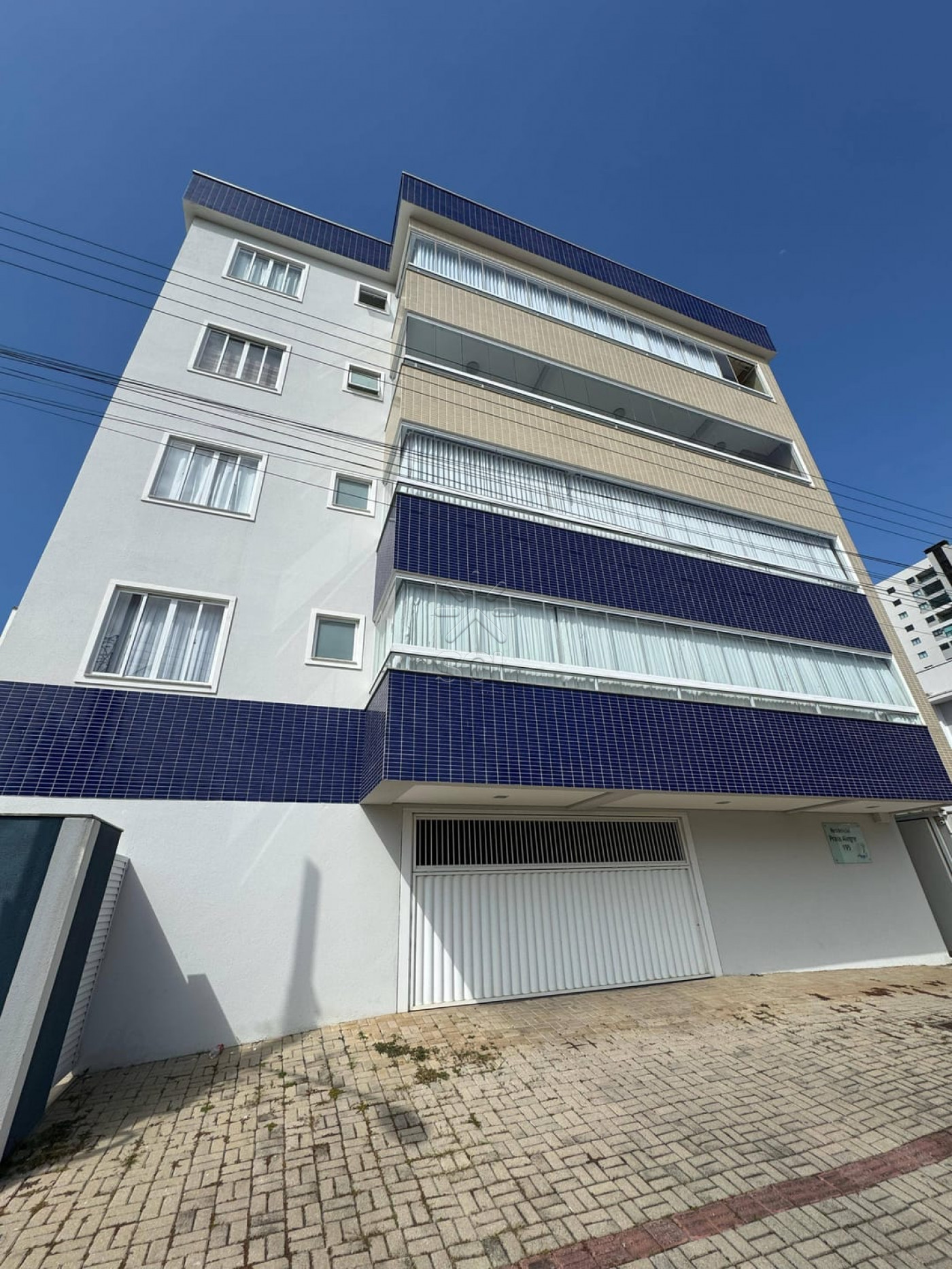 Apartamento mobiliado para aluguel no Edifício Praia Alegre - Centro de Penha/SC
