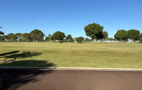 Terreno à venda no Village Iguassu Golf Residence em Foz do Iguaçu/PR - 910m² em condomínio de alto padrão com campo de golfe