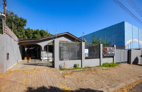 Casa à venda no Jardim das Laranjeiras em Foz do Iguaçu/PR - 300,79m², piscina, edícula e amplo terreno
