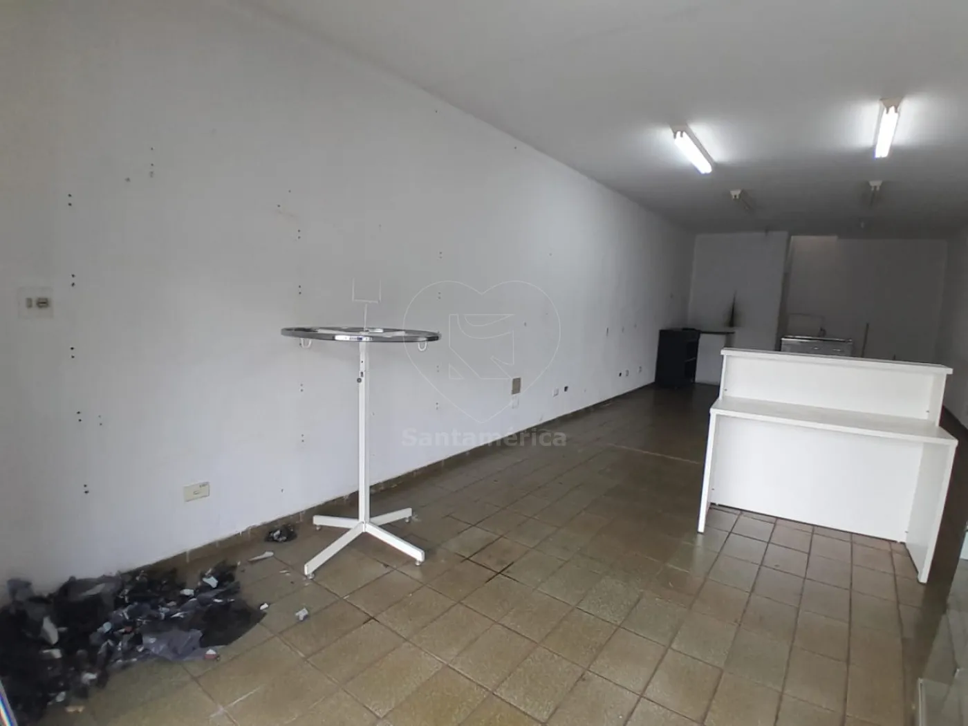 Alugar Comercial / Loja em Londrina R$ 1.000,00 - Foto 2