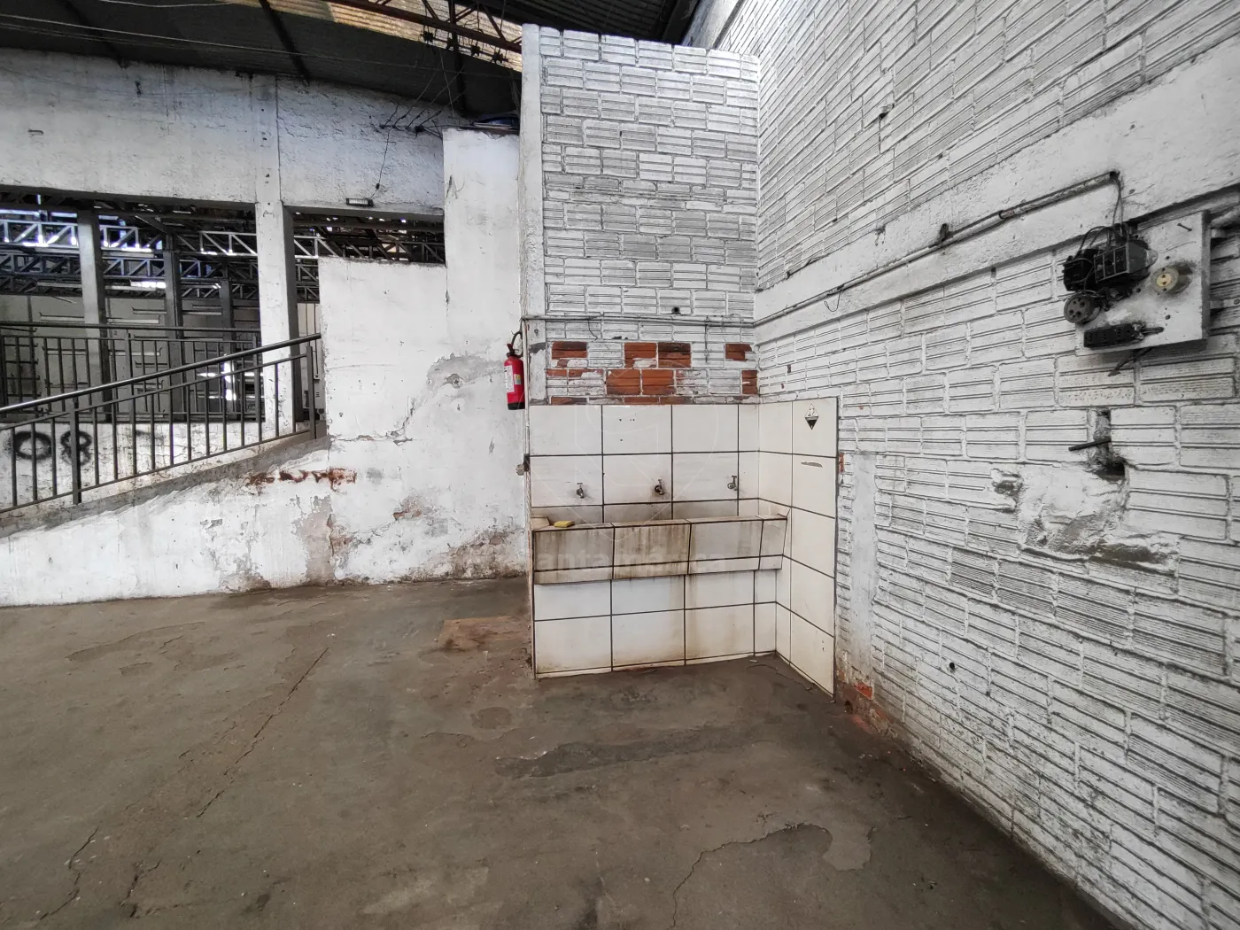 Alugar Comercial / Barrac&atilde;o em Londrina R$ 10.000,00 - Foto 23