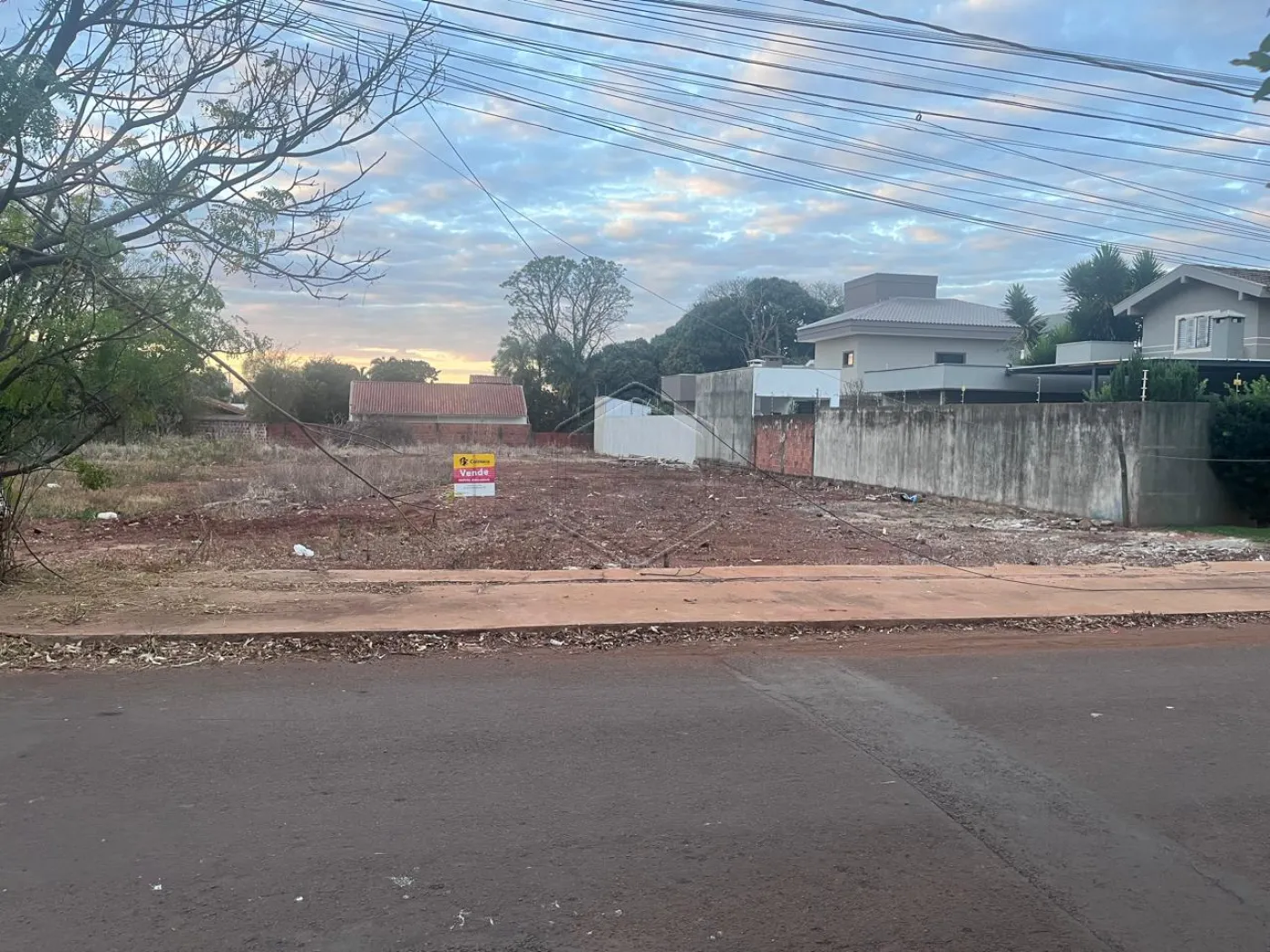 Comprar Terreno / Padr&atilde;o em Dourados R$ 450.000,00 - Foto 2