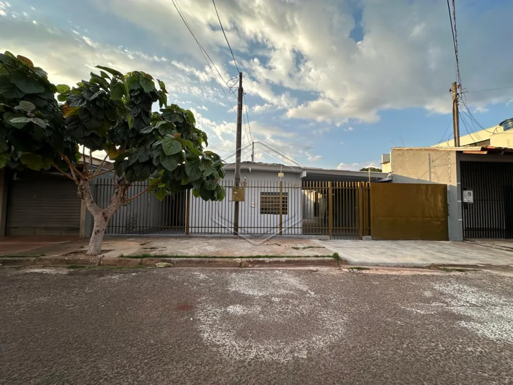 Alugar Casa Residencial / Padr&atilde;o em Dourados R$ 2.300,00 - Foto 1