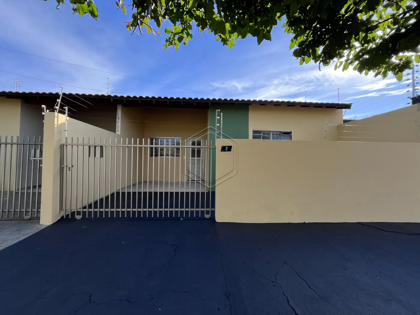 Alugar Casa Residencial / Padr&atilde;o em Dourados R$ 1.300,00 - Foto 1