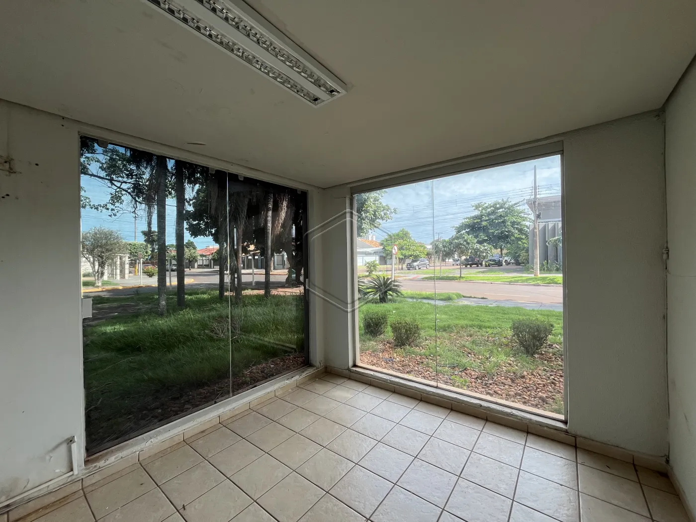 Alugar Comercial / Sal&atilde;o em Dourados R$ 2.700,00 - Foto 3