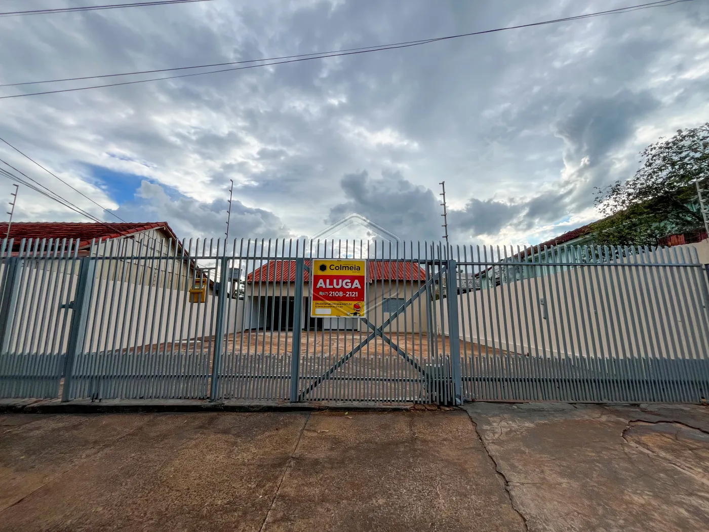 Alugar Casa Residencial / Padr&atilde;o em Dourados R$ 2.500,00 - Foto 1