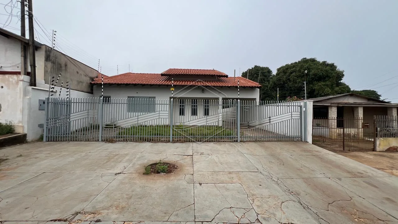 Alugar Casa Residencial / Padr&atilde;o em Dourados R$ 2.500,00 - Foto 1