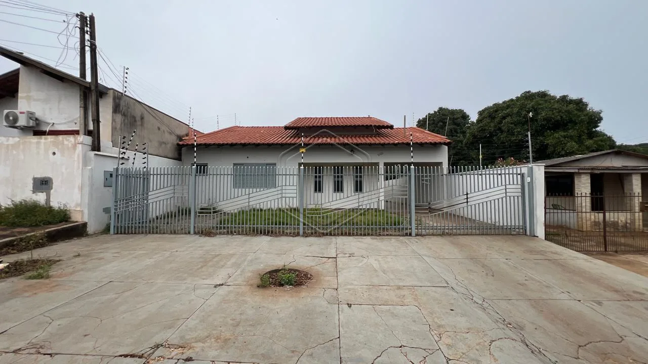 Alugar Casa Residencial / Padr&atilde;o em Dourados R$ 2.500,00 - Foto 1