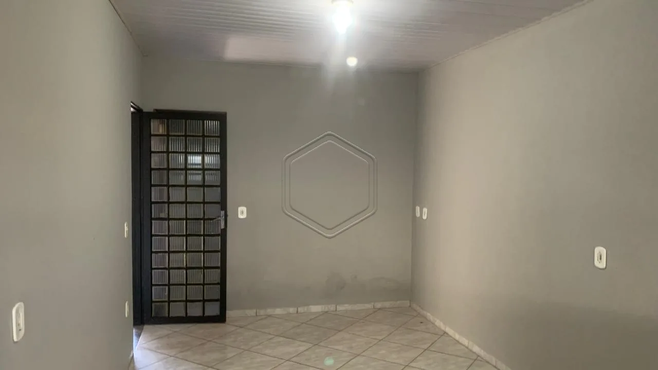 Alugar Casa Residencial / Padr&atilde;o em Dourados R$ 1.200,00 - Foto 2