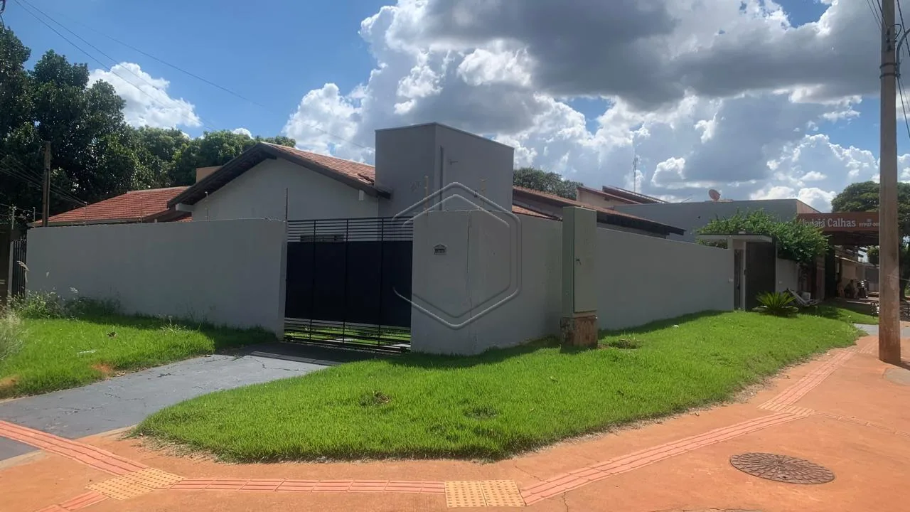 Alugar Casa Residencial / Padr&atilde;o em Dourados R$ 2.700,00 - Foto 1