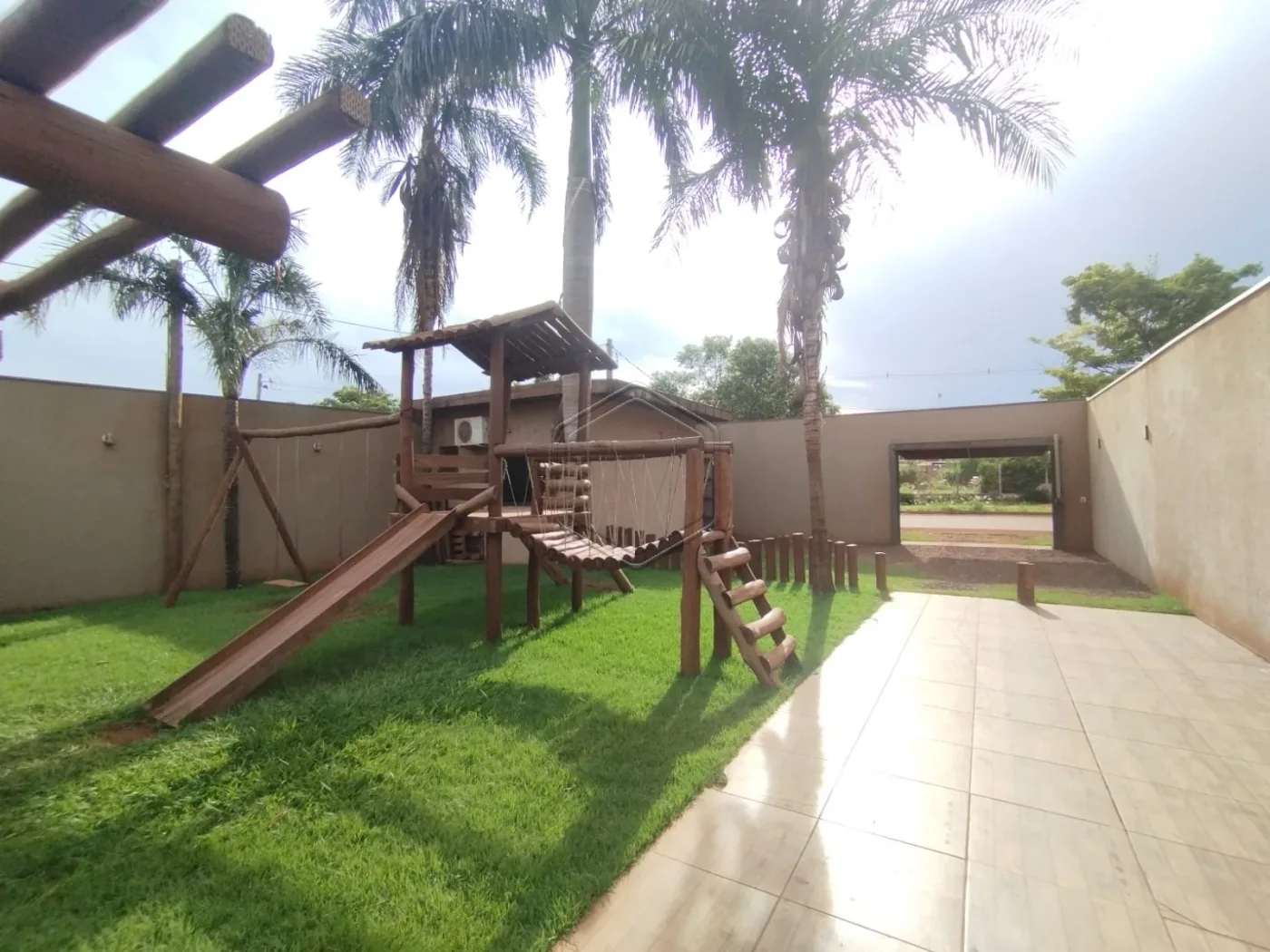 Comprar Casa Residencial / Padr&atilde;o em Dourados R$ 400.000,00 - Foto 4