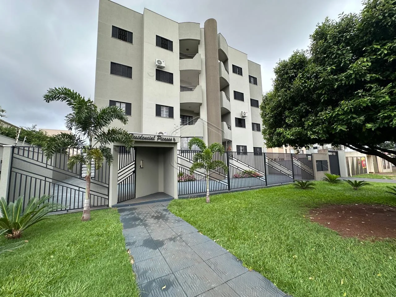 Alugar Apartamento / Padr&atilde;o em Condom&iacute;nio em Dourados R$ 1.950,00 - Foto 1