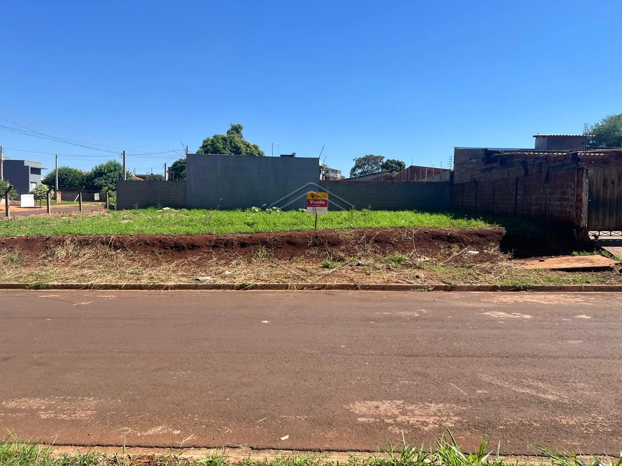 Comprar Terreno / Padr&atilde;o em Dourados R$ 125.000,00 - Foto 1