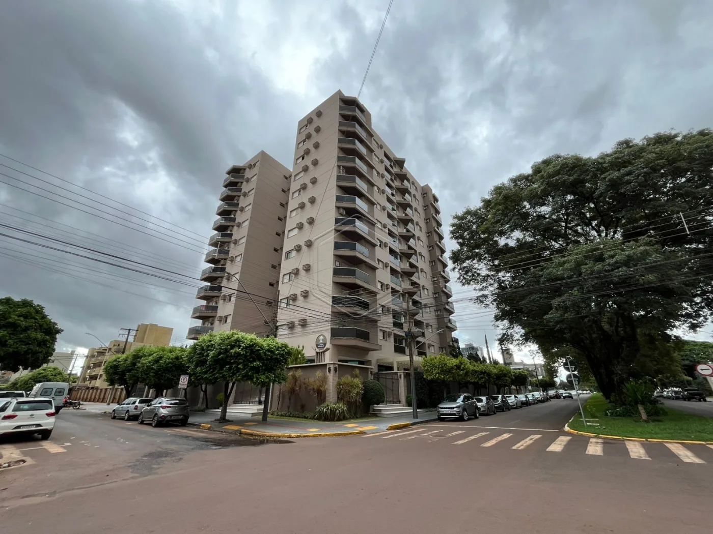 Alugar Apartamento / Padr&atilde;o em Condom&iacute;nio em Dourados R$ 2.500,00 - Foto 1
