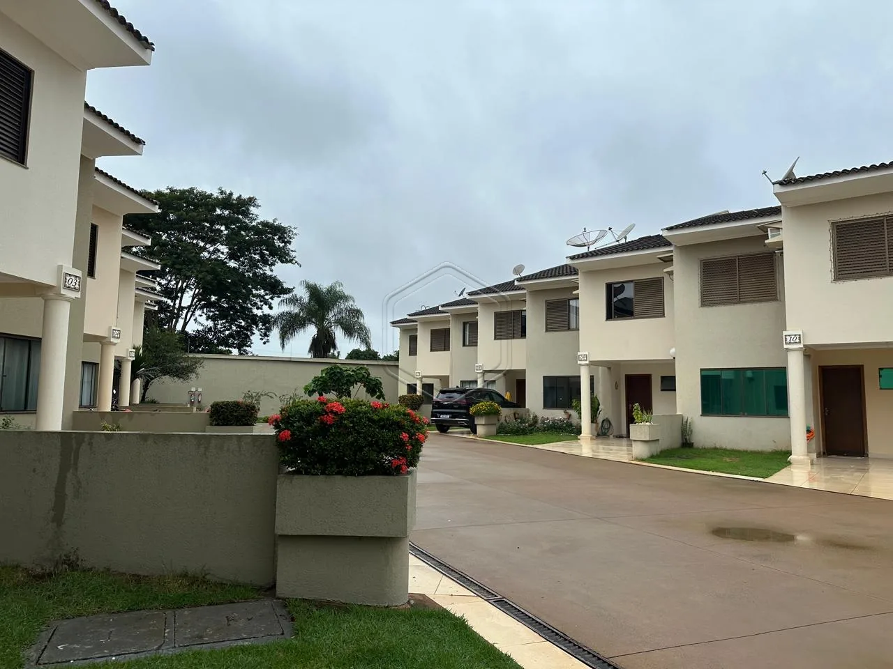 Alugar Casa Residencial / Sobrado em Condom&iacute;nio em Dourados R$ 2.250,00 - Foto 2