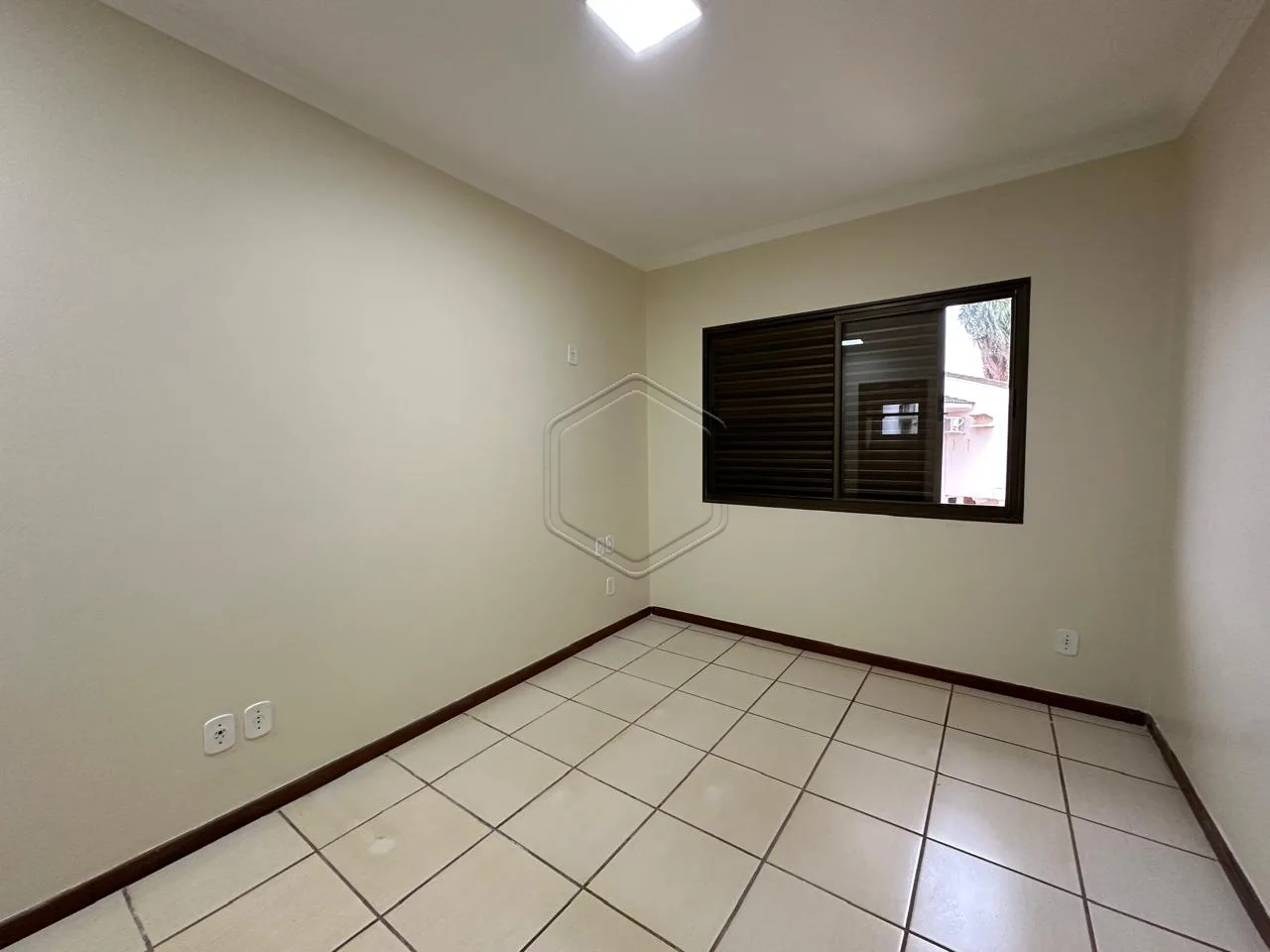 Alugar Casa Residencial / Sobrado em Condom&iacute;nio em Dourados R$ 2.250,00 - Foto 11