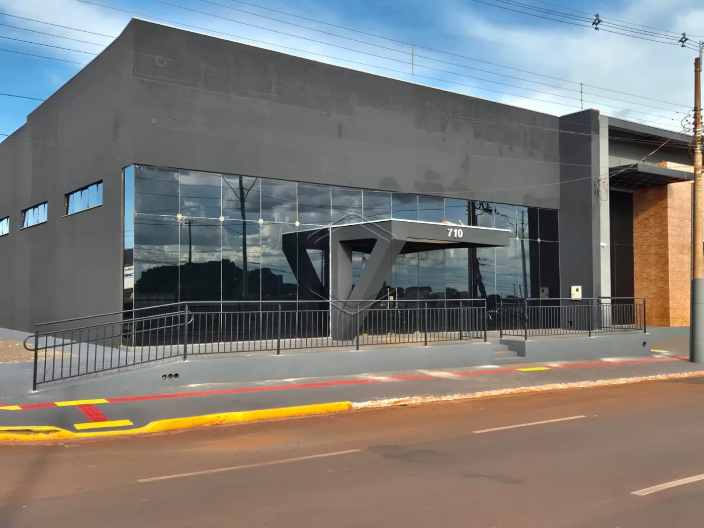 Alugar Comercial / Galp&atilde;o em Dourados R$ 15.000,00 - Foto 3