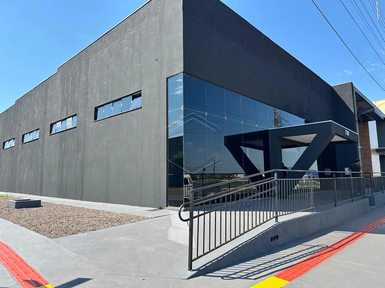 Alugar Comercial / Sal&atilde;o em Dourados R$ 15.000,00 - Foto 3