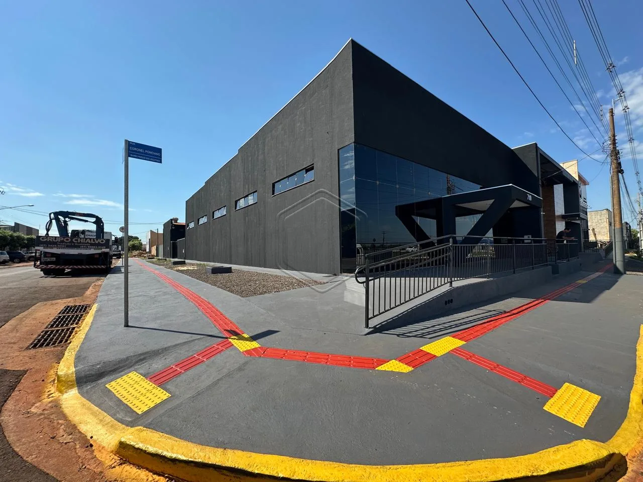 Alugar Comercial / Sal&atilde;o em Dourados R$ 15.000,00 - Foto 2
