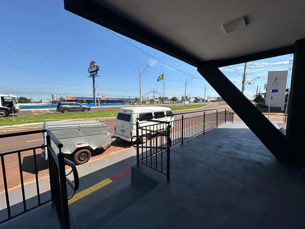 Alugar Comercial / Sal&atilde;o em Dourados R$ 15.000,00 - Foto 4