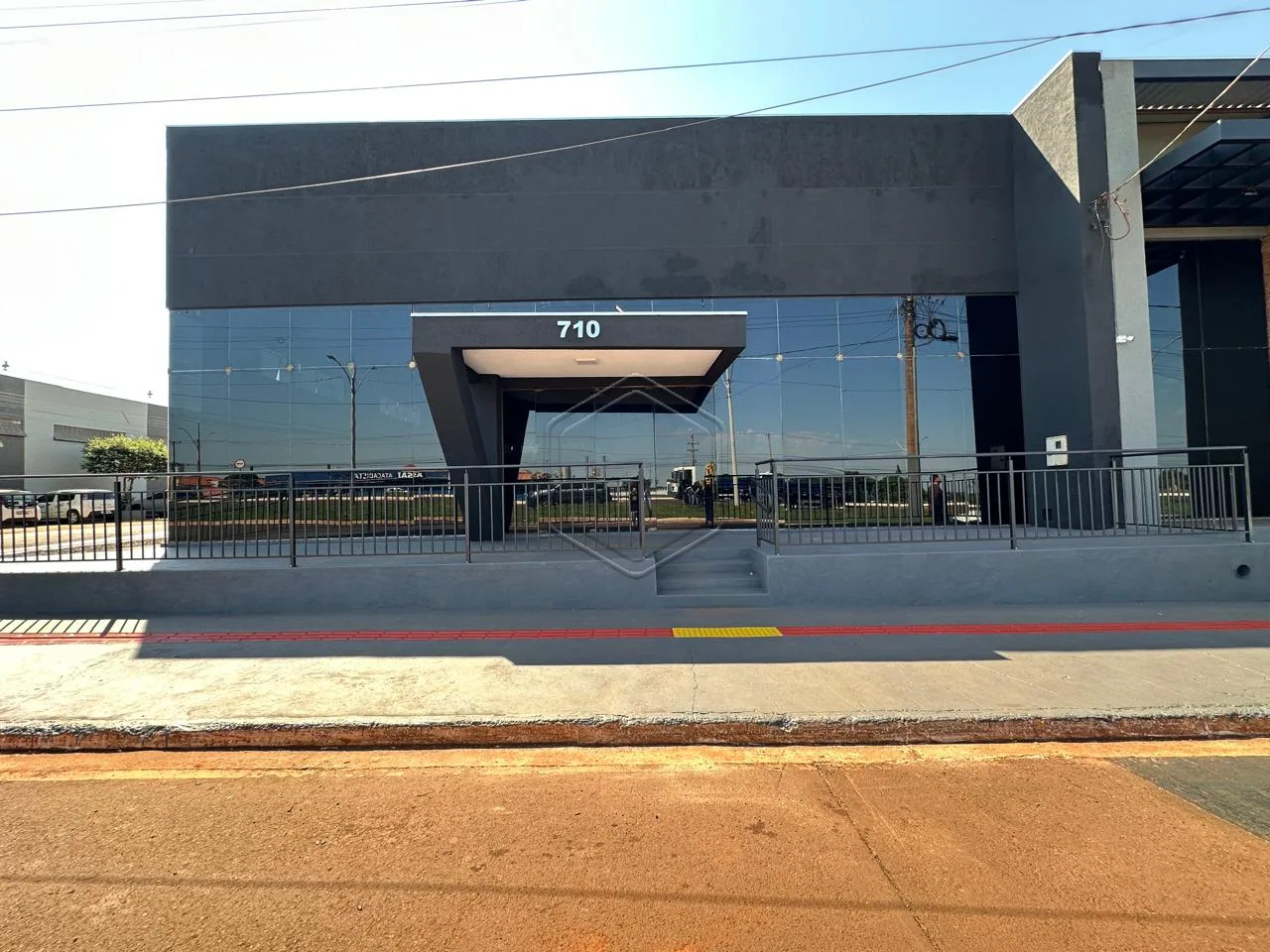 Alugar Comercial / Sal&atilde;o em Dourados R$ 15.000,00 - Foto 1