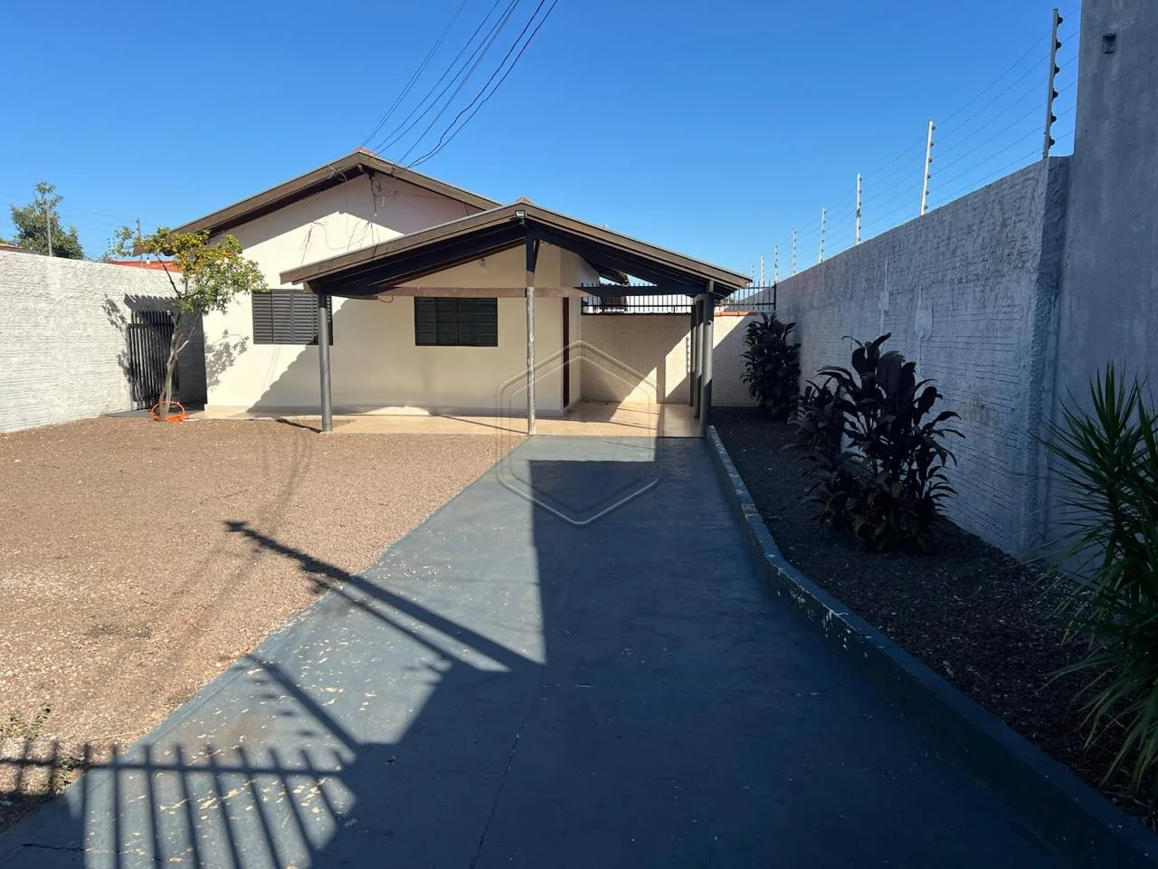 Alugar Casa Residencial / Padr&atilde;o em Dourados R$ 2.100,00 - Foto 2