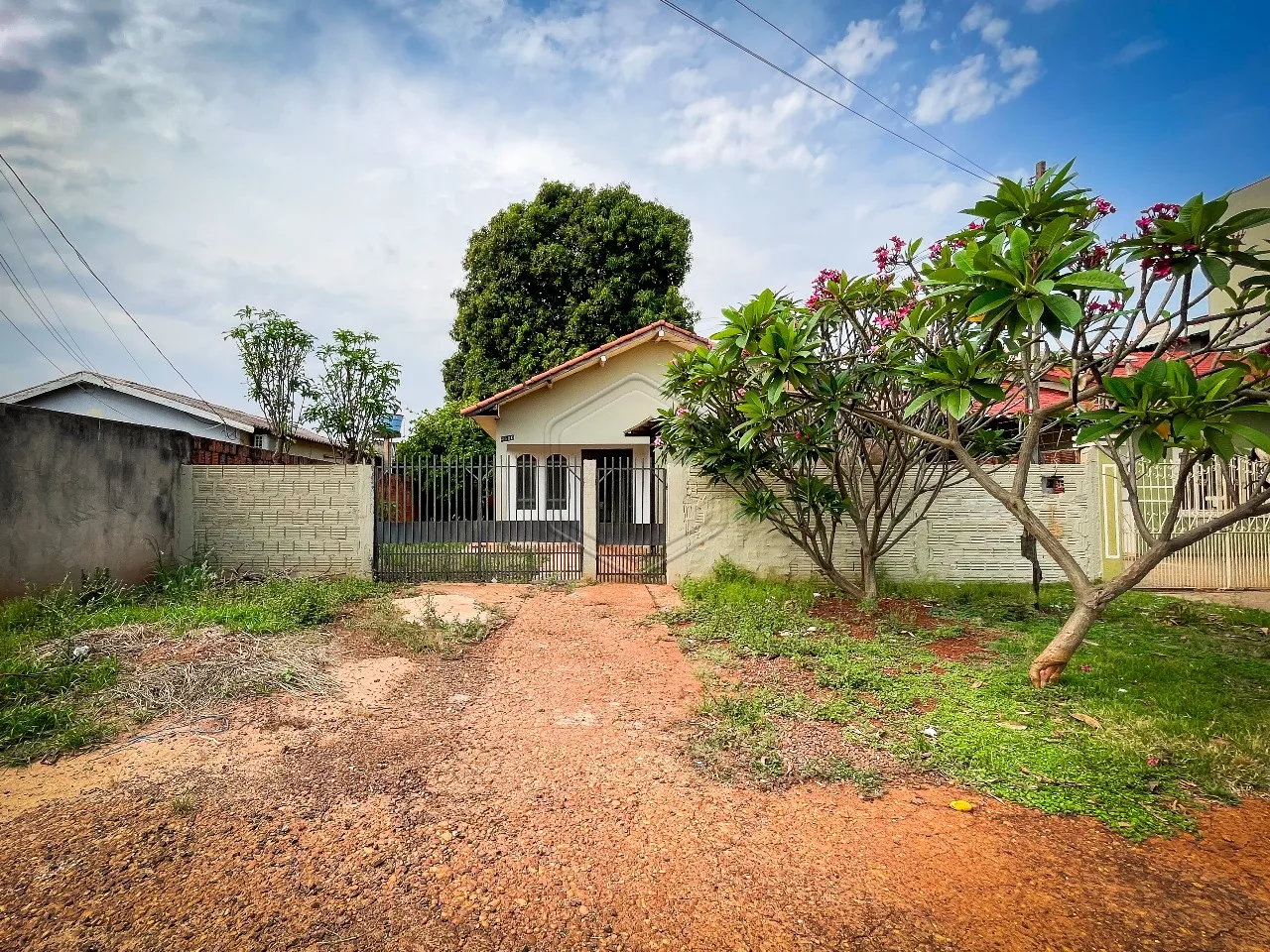 Comprar Casa Residencial / Padr&atilde;o em Dourados R$ 350.000,00 - Foto 1