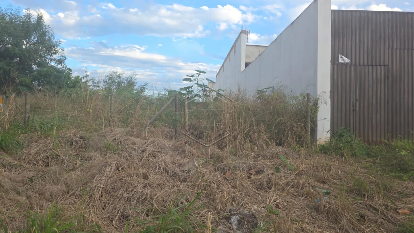 Comprar Terreno / Padr&atilde;o em Dourados R$ 150.000,00 - Foto 1