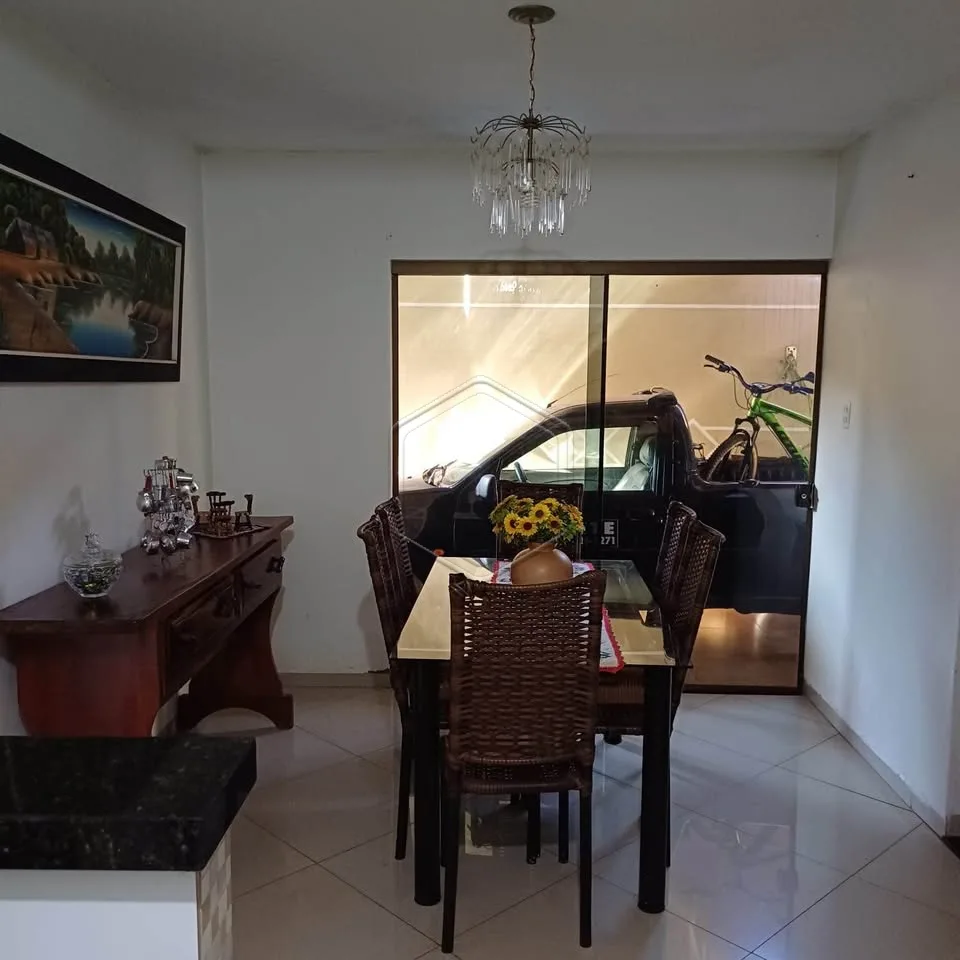 Comprar Casa Residencial / Padr&atilde;o em Dourados R$ 470.000,00 - Foto 3