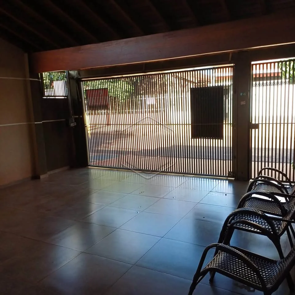 Comprar Casa Residencial / Padr&atilde;o em Dourados R$ 470.000,00 - Foto 2