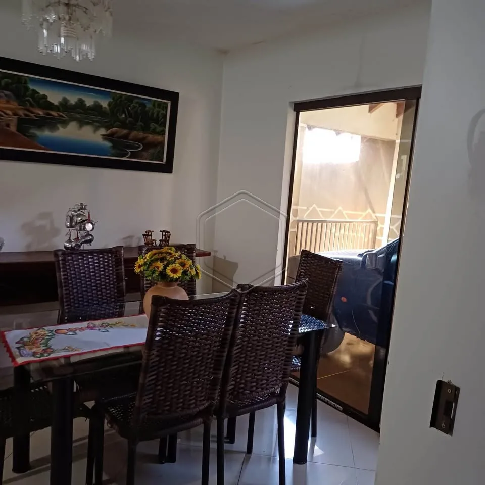 Comprar Casa Residencial / Padr&atilde;o em Dourados R$ 470.000,00 - Foto 4