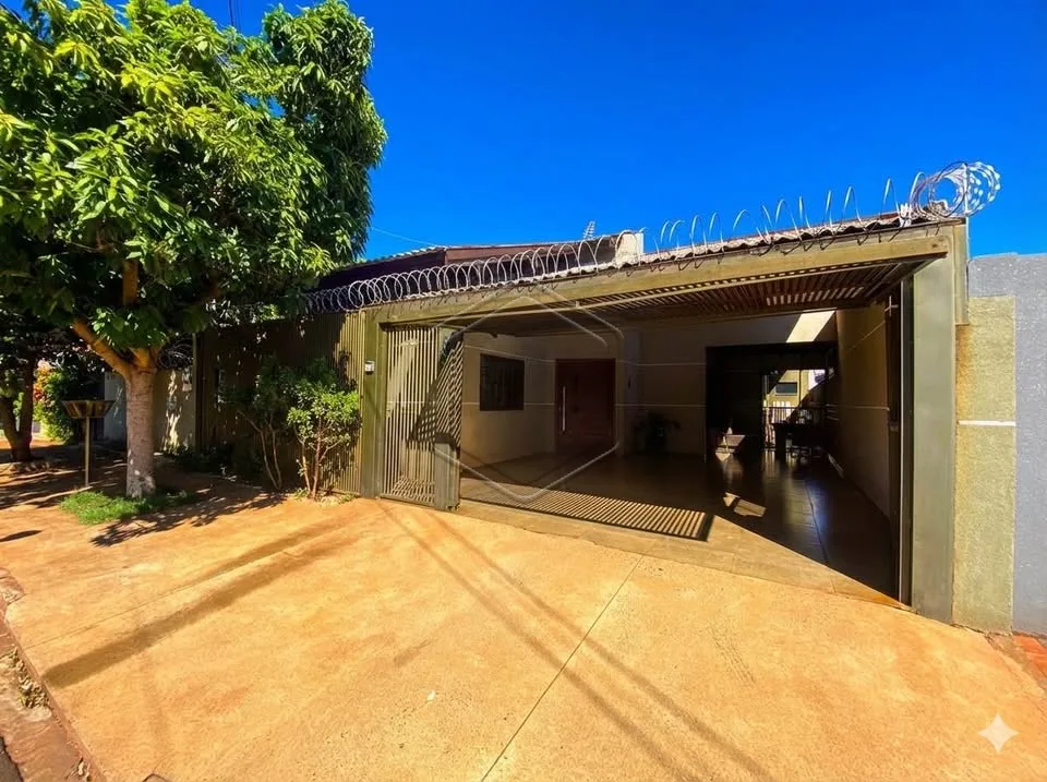 Comprar Casa Residencial / Padr&atilde;o em Dourados R$ 470.000,00 - Foto 1