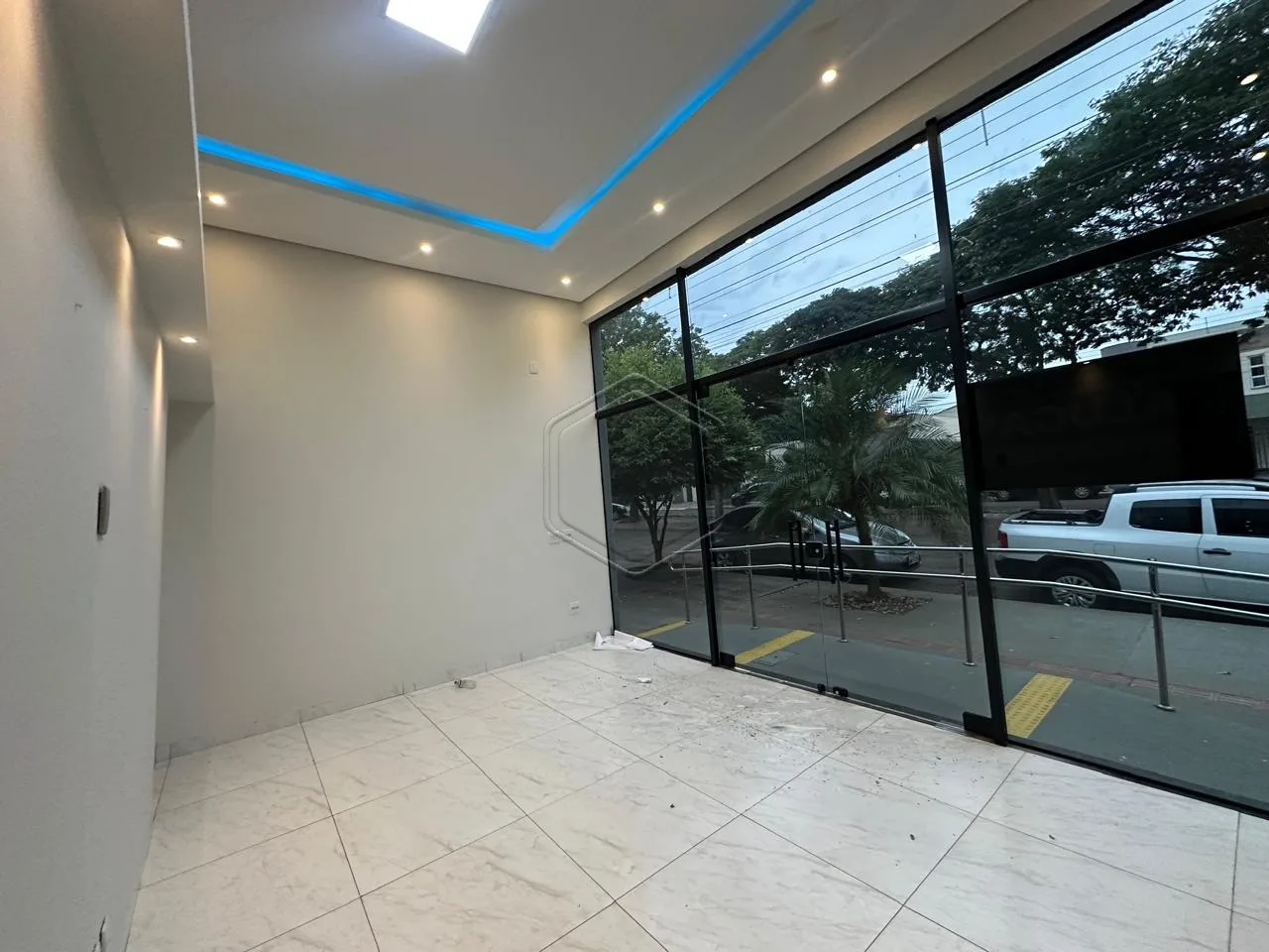 Alugar Comercial / Sala em Dourados R$ 1.100,00 - Foto 3