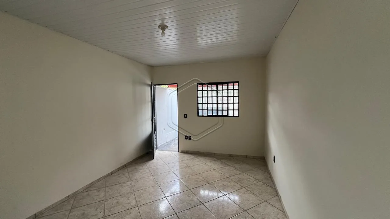 Alugar Casa Residencial / Padr&atilde;o em Dourados R$ 900,00 - Foto 2