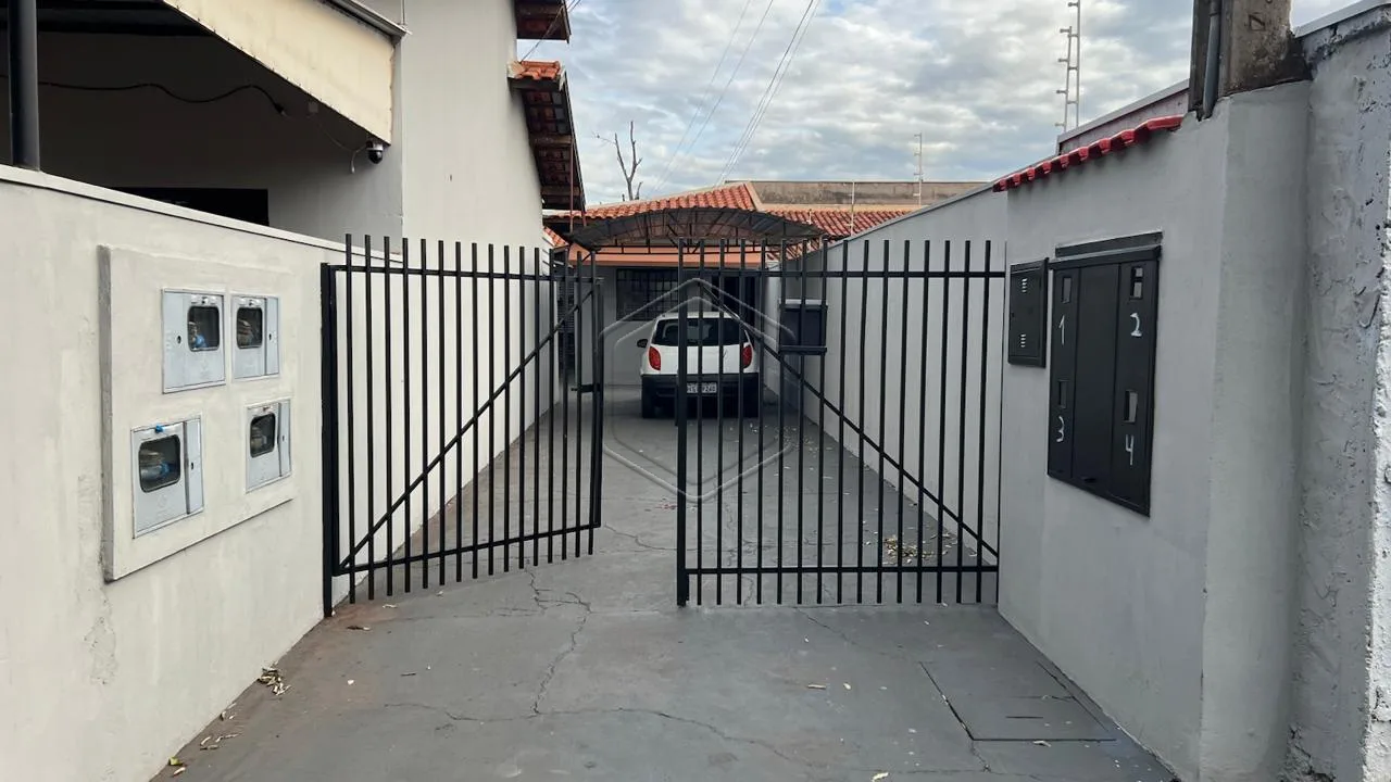 Alugar Casa Residencial / Padr&atilde;o em Dourados R$ 900,00 - Foto 1