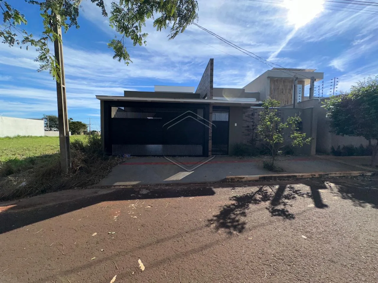 Alugar Casa Residencial / Padr&atilde;o em Dourados R$ 3.000,00 - Foto 1