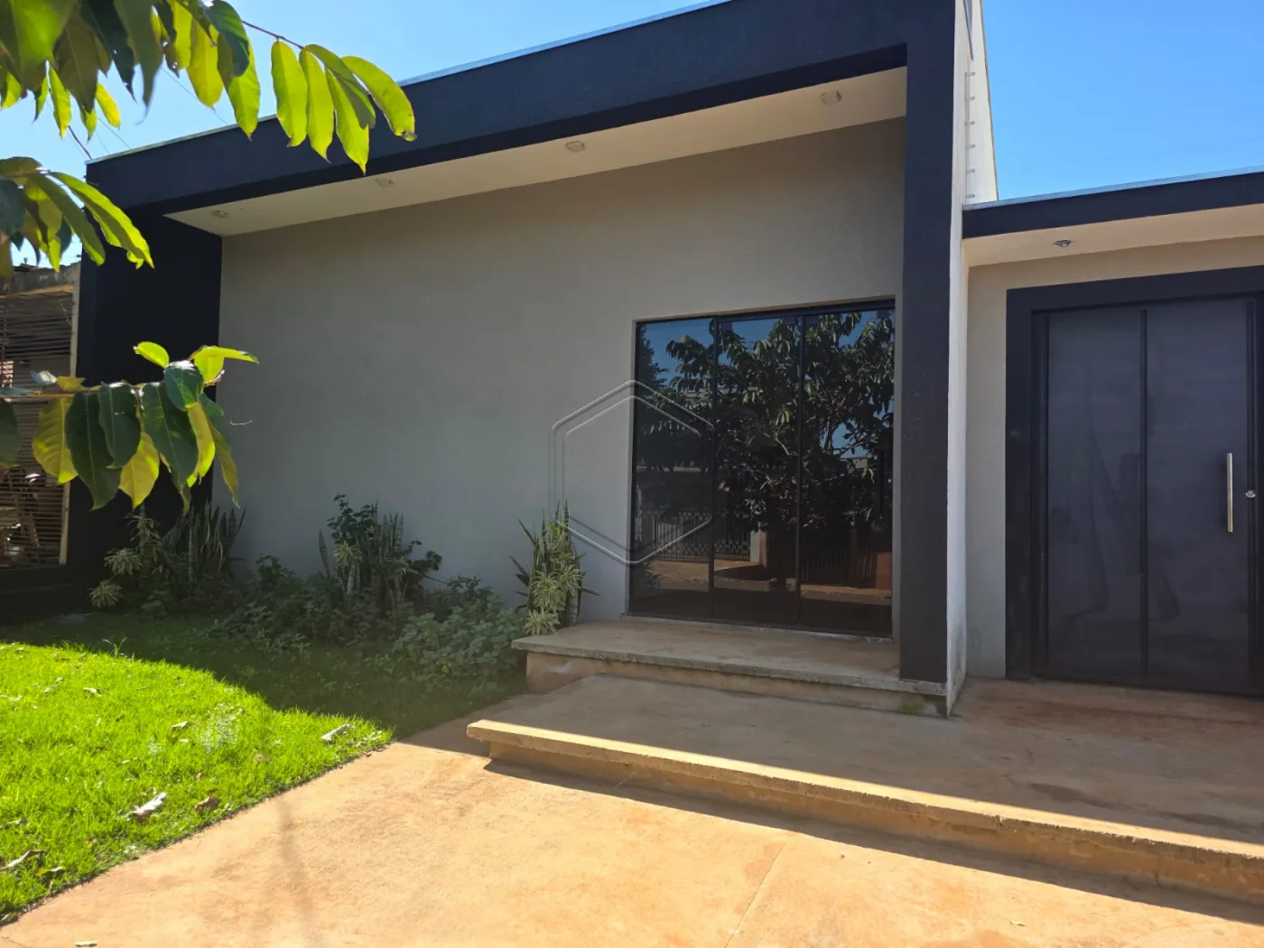 Comprar Casa Residencial / Padr&atilde;o em Dourados R$ 440.000,00 - Foto 2