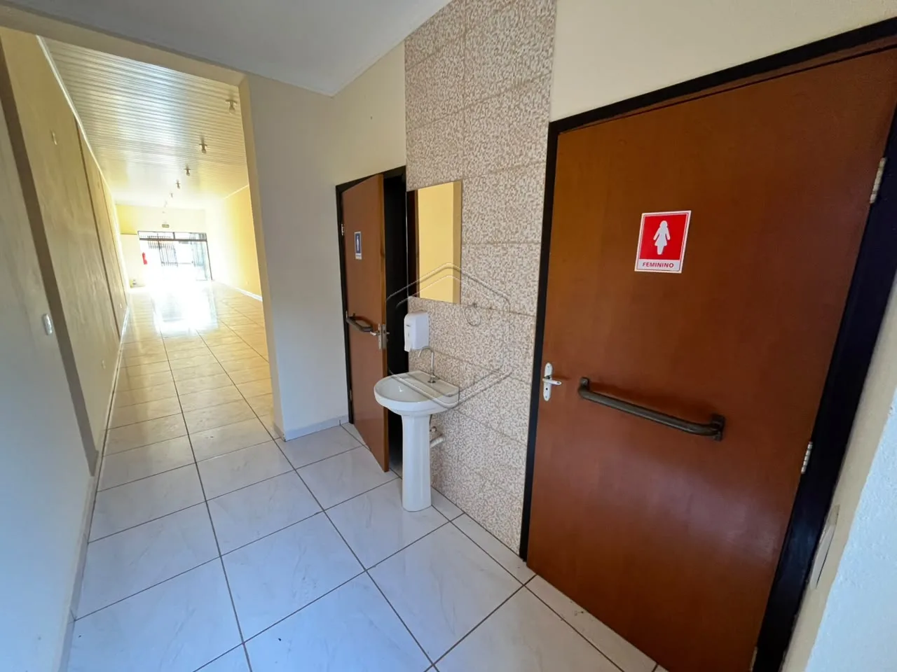 Alugar Comercial / Sal&atilde;o em Dourados R$ 2.800,00 - Foto 4