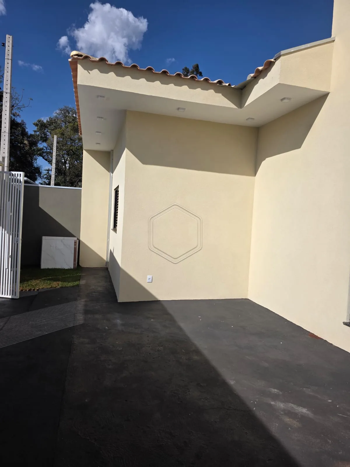 Comprar Casa Residencial / Padr&atilde;o em Dourados R$ 460.000,00 - Foto 2