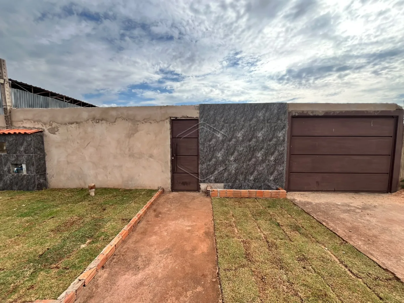 Alugar Casa Residencial / Padr&atilde;o em Dourados R$ 2.000,00 - Foto 1