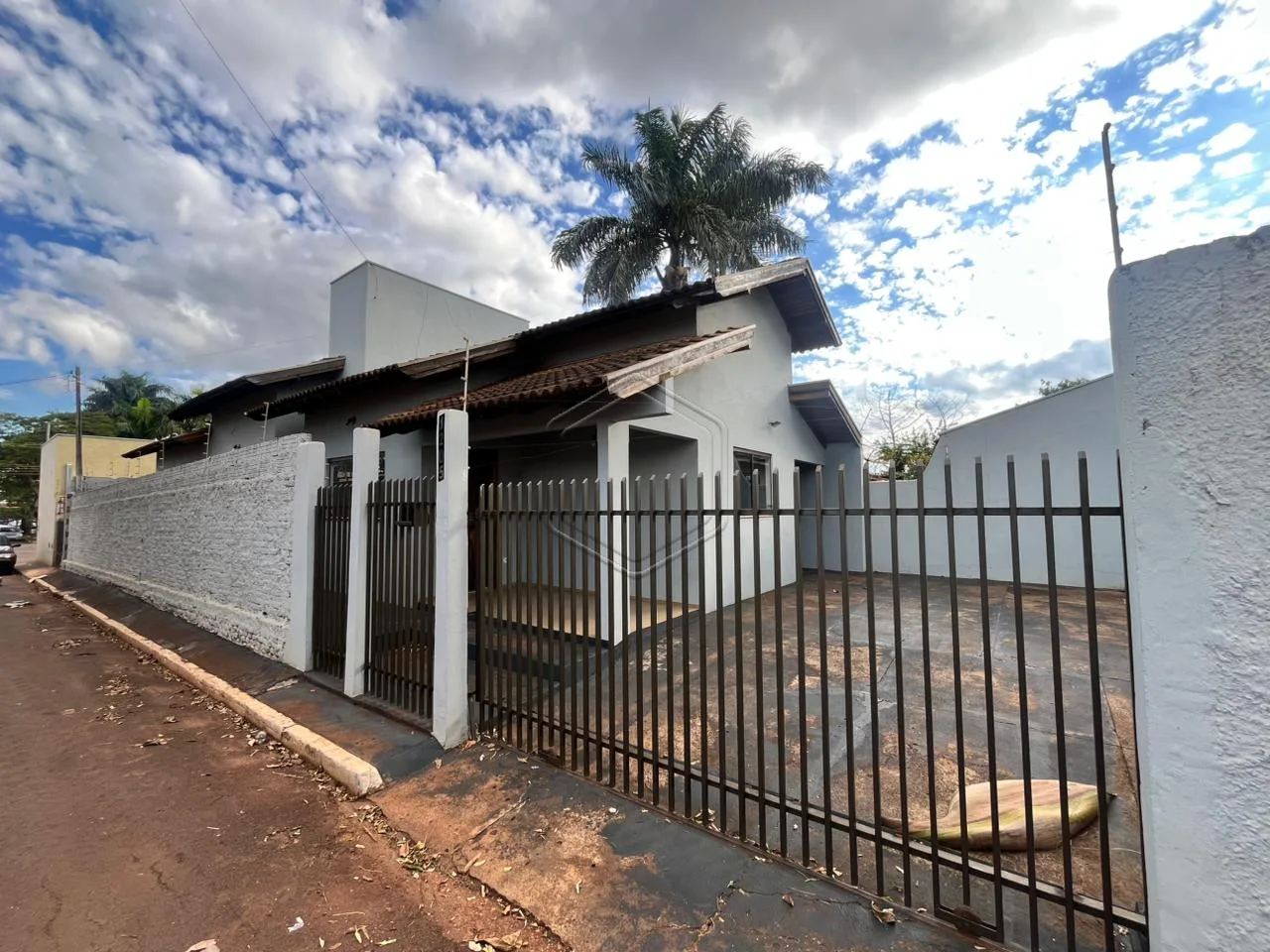 Alugar Casa Residencial / Padr&atilde;o em Dourados R$ 2.300,00 - Foto 2