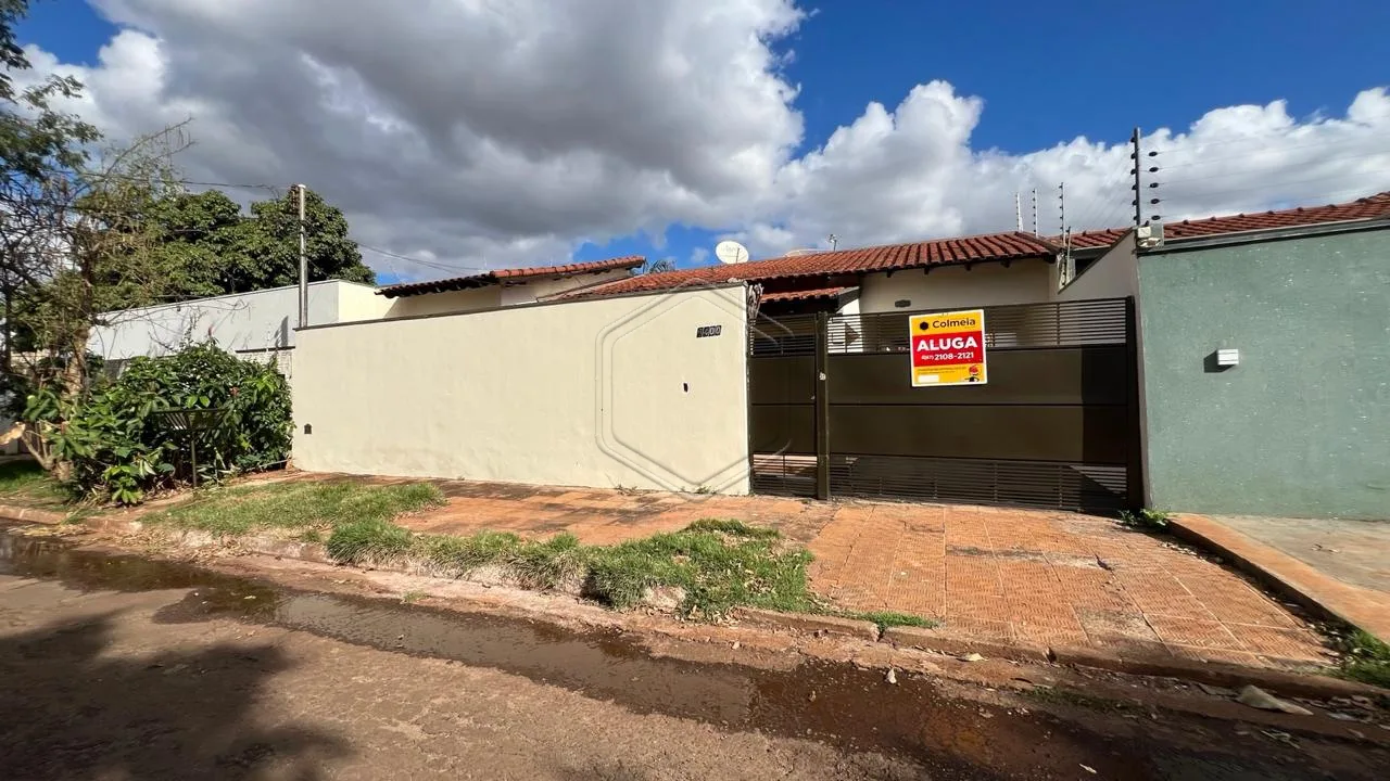 Alugar Casa Residencial / Padr&atilde;o em Dourados R$ 2.000,00 - Foto 1