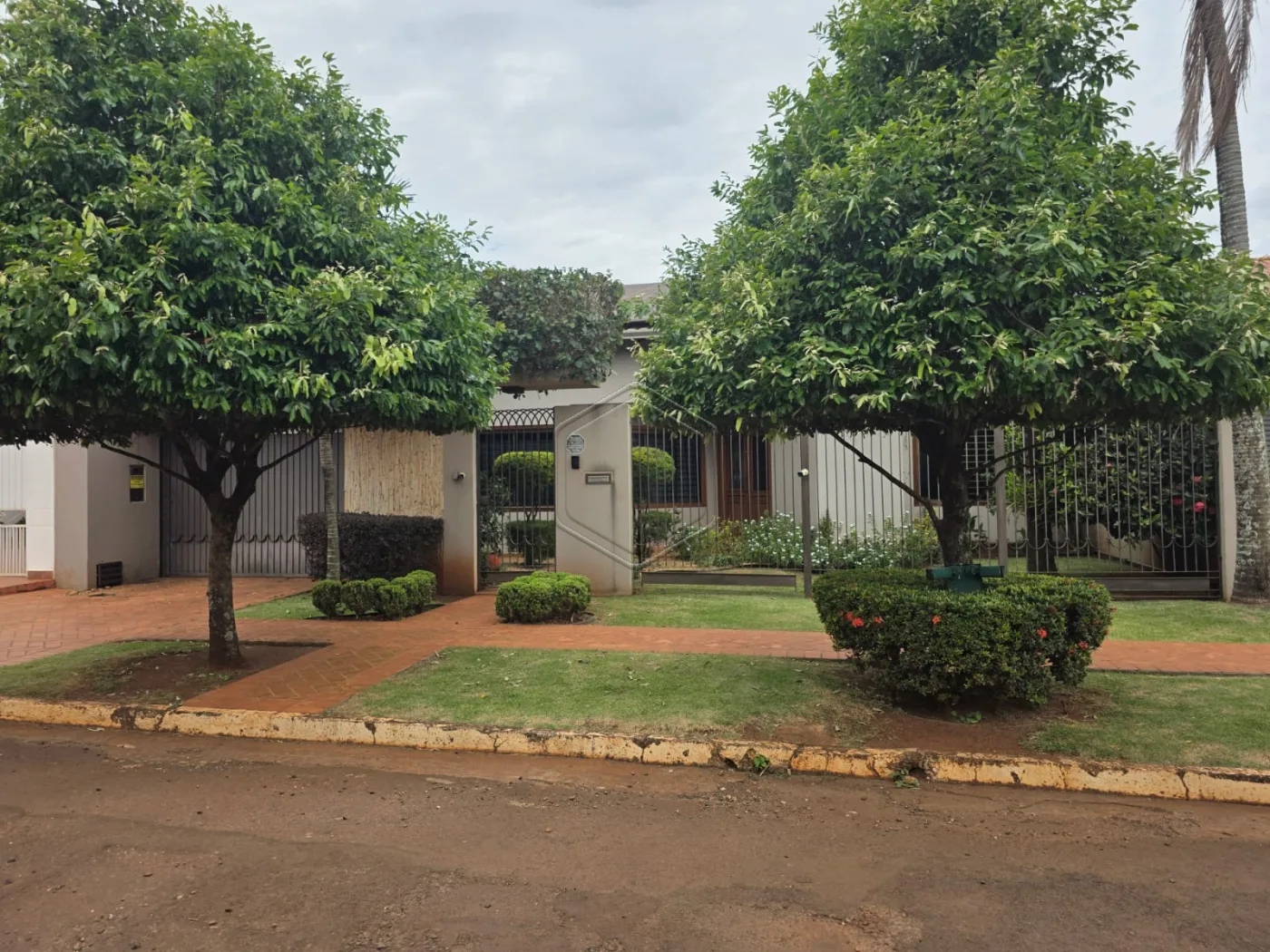 Comprar Casa Residencial / Padr&atilde;o em Dourados R$ 1.200.000,00 - Foto 1