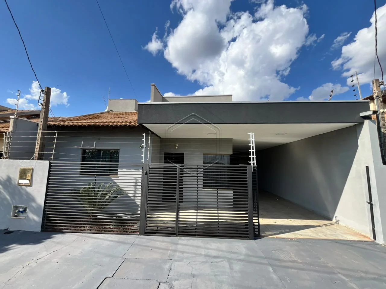 Alugar Casa Residencial / Padr&atilde;o em Dourados R$ 2.900,00 - Foto 1