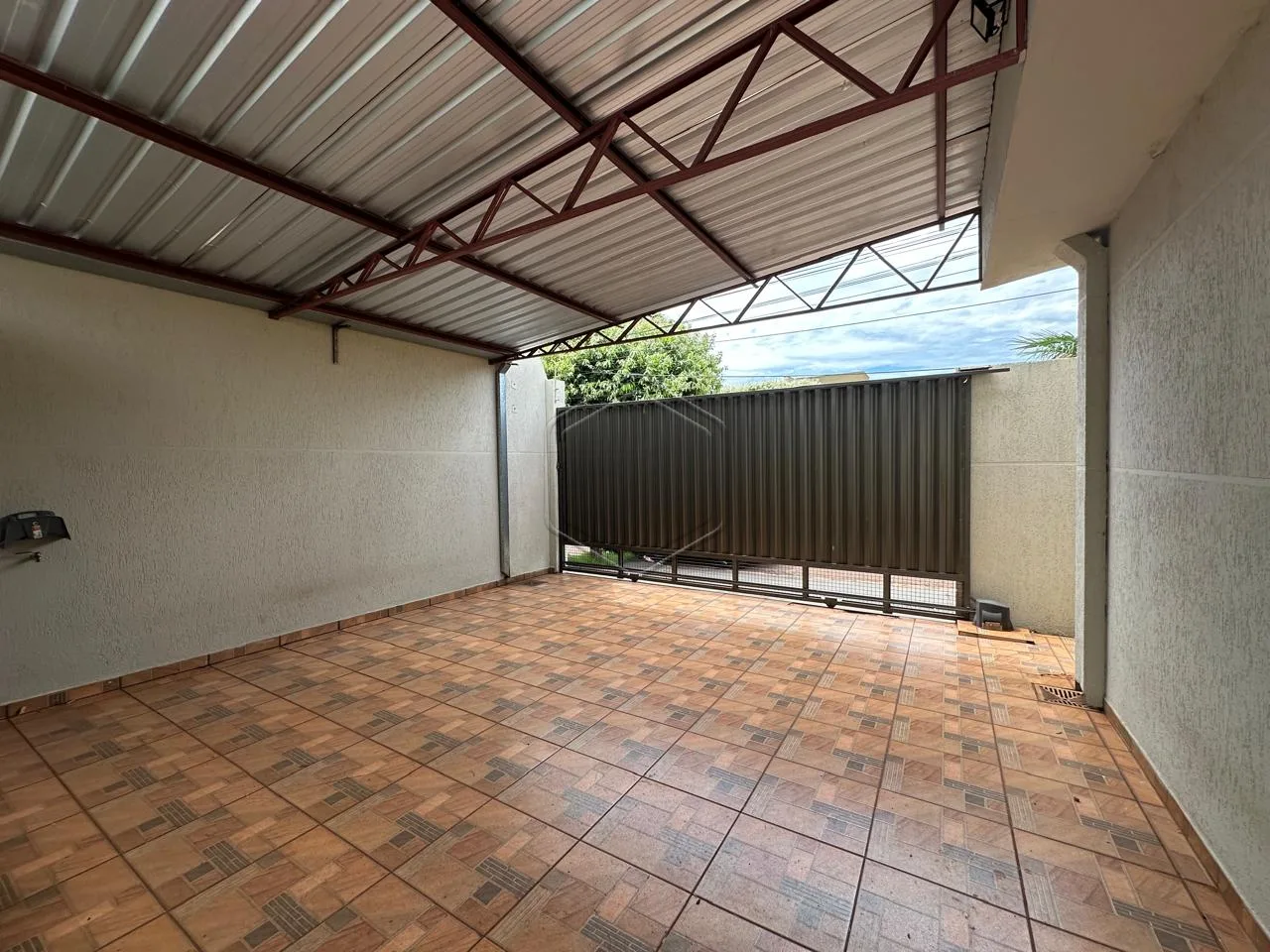 Alugar Casa Residencial / Padr&atilde;o em Dourados R$ 3.800,00 - Foto 2