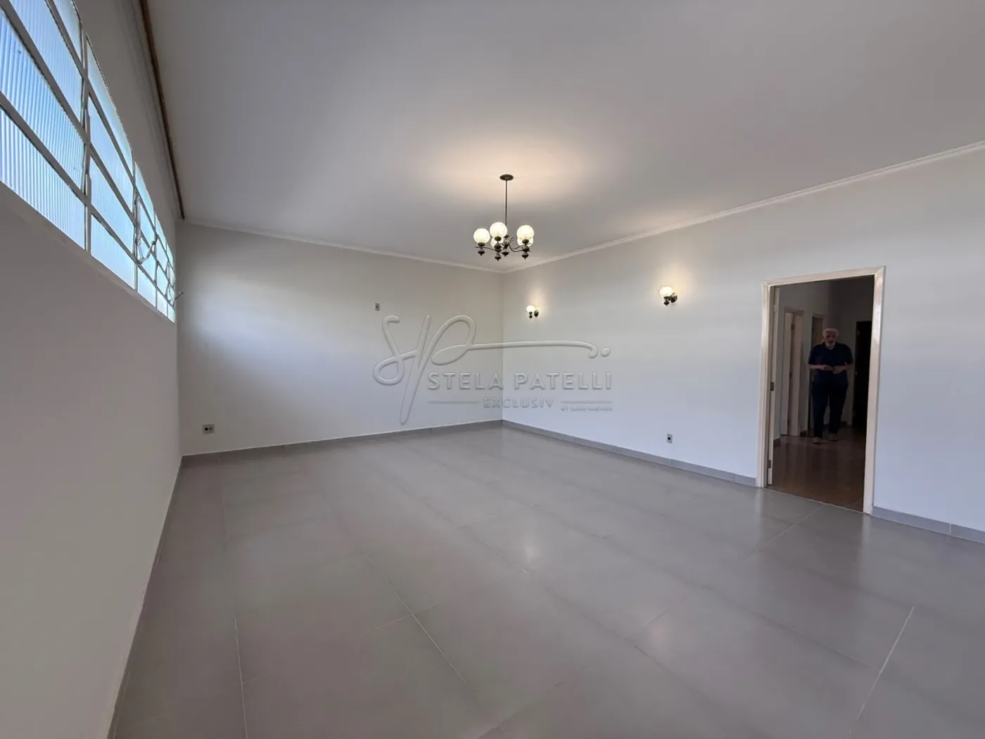 Alugar Casa / Padr&atilde;o em Ribeir&atilde;o Preto R$ 6.000,00 - Foto 2